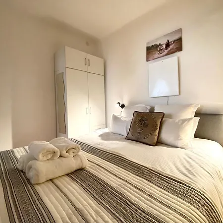 Apartment Flh - The Modern Classic Romanian *