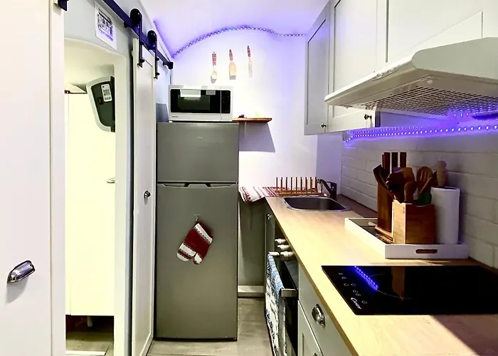 Flh - The Modern Classic Romanian Apartment Brasov